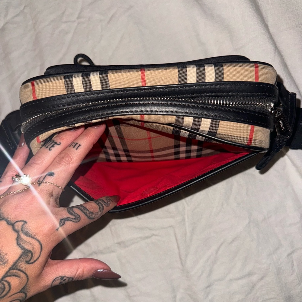 Burberry Tan and Black Camera Bag - Picture 4 of 11